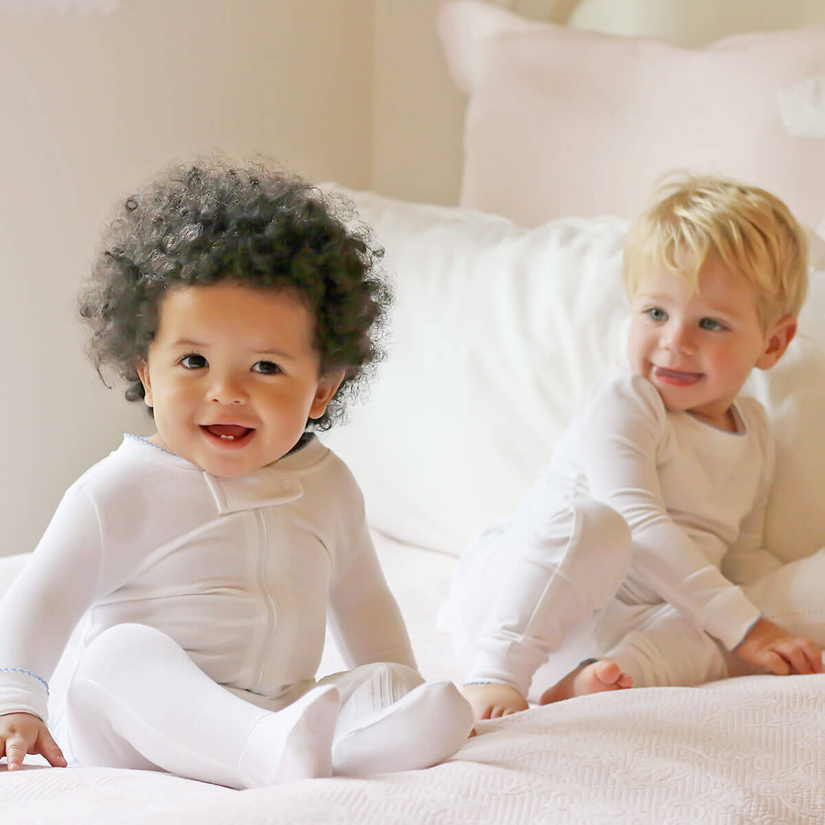 Solid White Color Trim Zip Sleeper