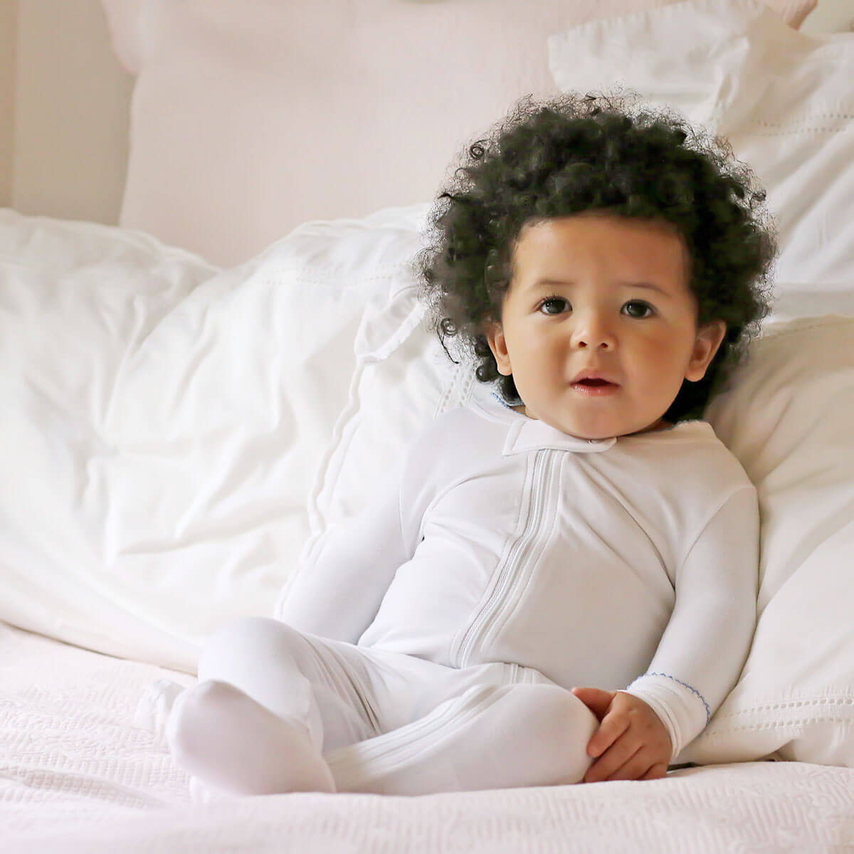 Solid White Color Trim Zip Sleeper