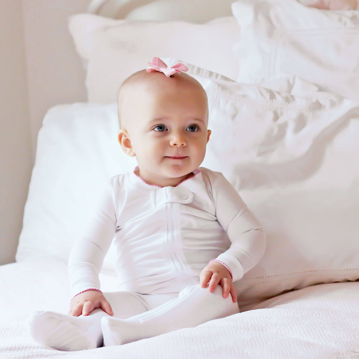 Solid White Color Trim Zip Sleeper