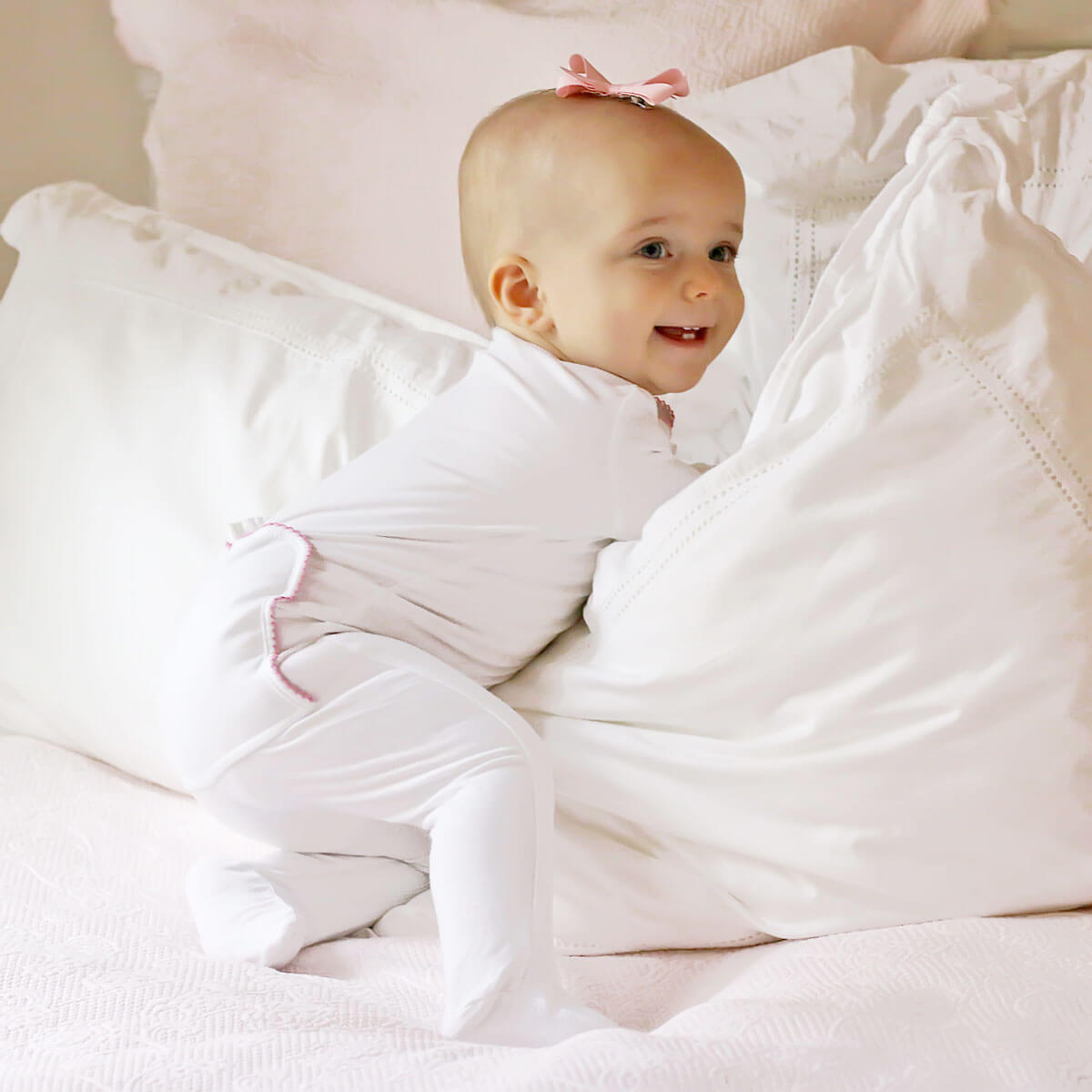 Solid White Color Trim Zip Sleeper