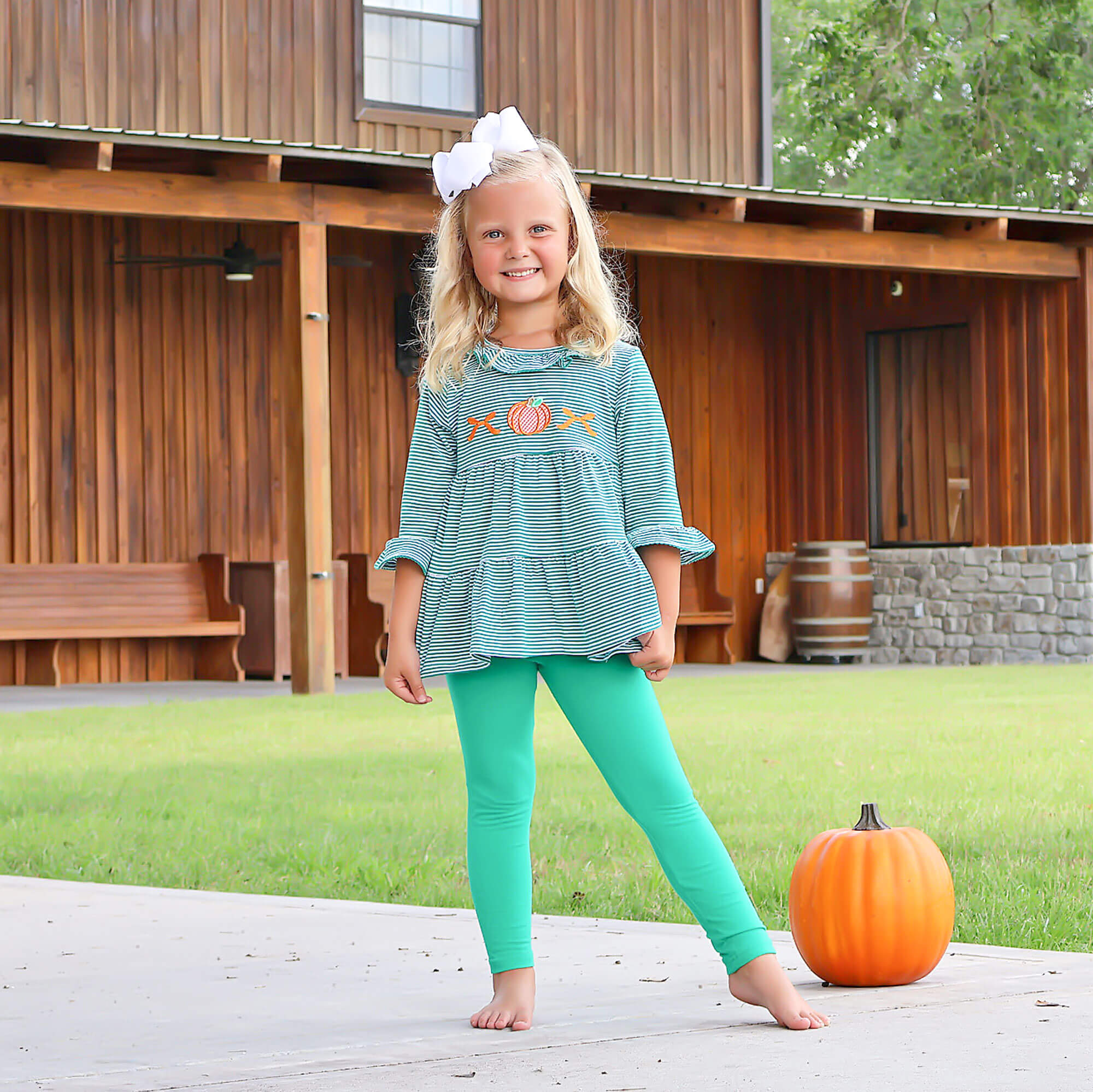 に*こ様 FUZZYKON foodie dress + leg Pumpkin Bows Green Stripe Callie Legging Set – Classic Whimsy